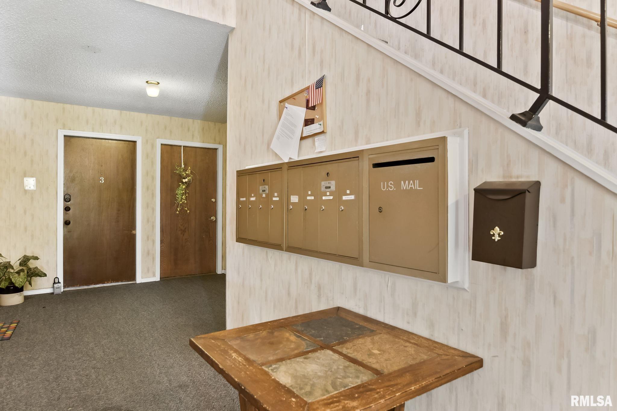 1905 Jeanette Lane Springfield, IL 62702 - Photo 3 of 25 Gallery Image 3