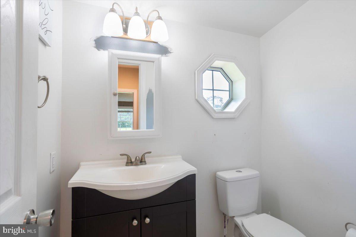 4604 Payne Road Hurlock, MD 21643 - Photo 20 of 32 POWDER ROOM