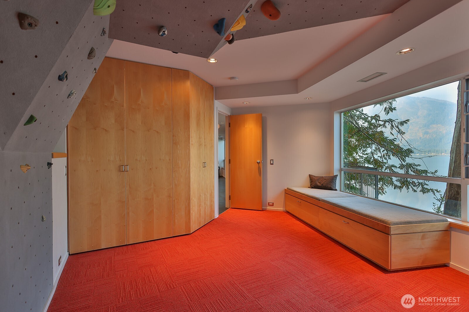 15810 Cedar Brae Road Leavenworth, WA 98826 - Photo 21 of 40 a living room with a large window