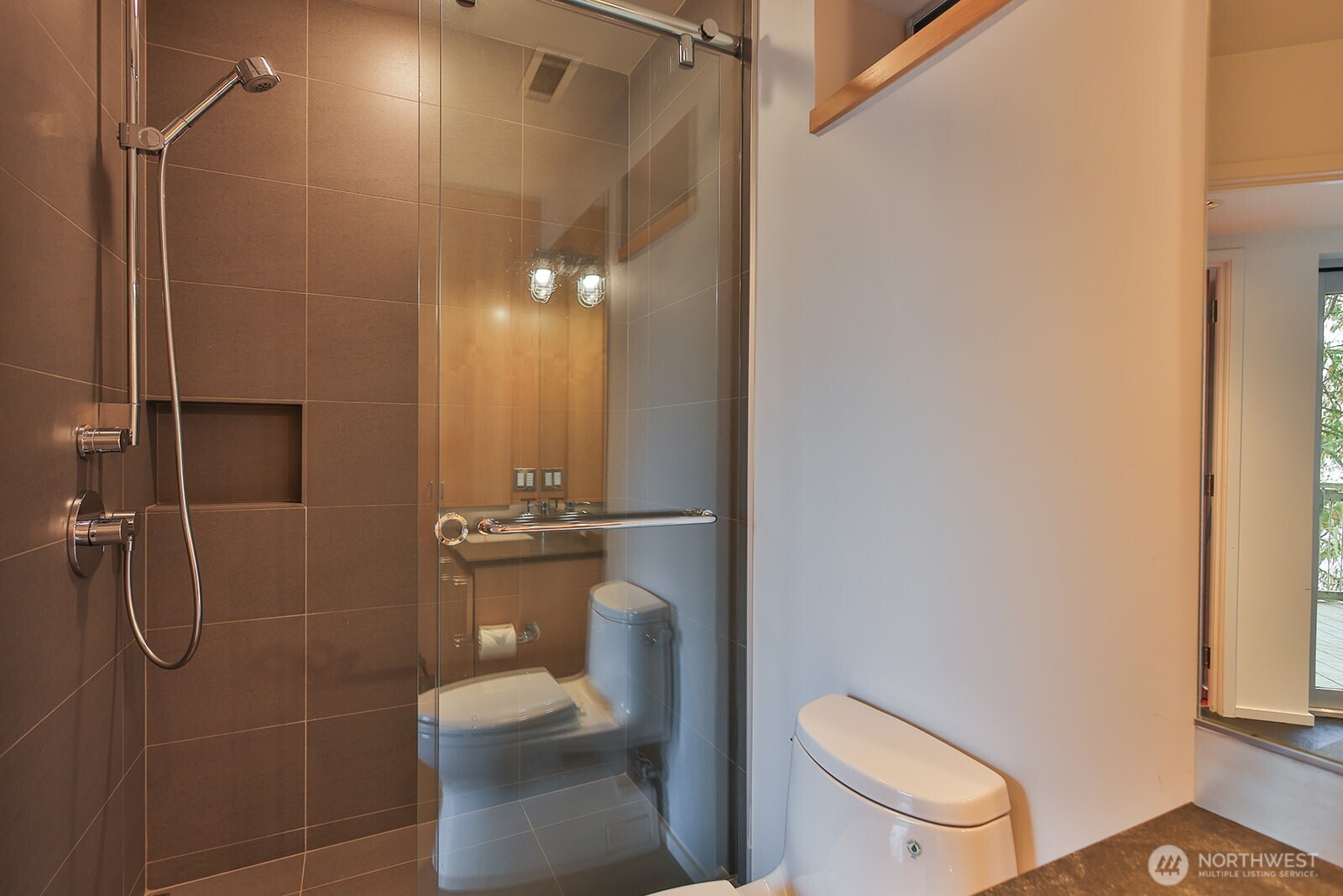 15810 Cedar Brae Road Leavenworth, WA 98826 - Photo 23 of 40 a bathroom with a toilet and a shower