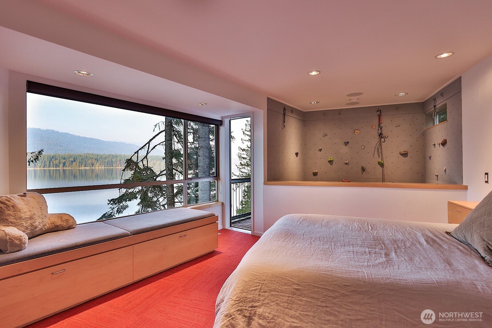 15810 Cedar Brae Road Leavenworth, WA 98826 - Photo 27 of 40 a spacious bedroom with a large window and a bed