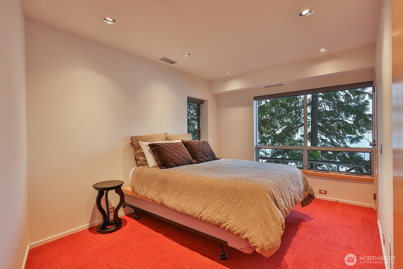 15810 Cedar Brae Road Leavenworth, WA 98826 - Photo 32 of 40 a bed sitting in a spacious bedroom next to a window