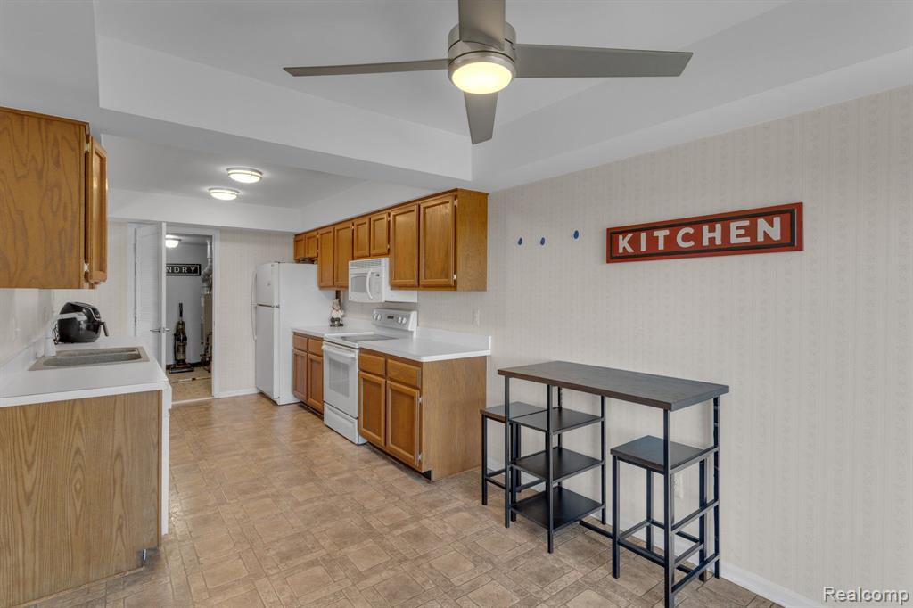 70 Meadow Wood Drive Rochester, MI 48307 - Photo 9 of 25