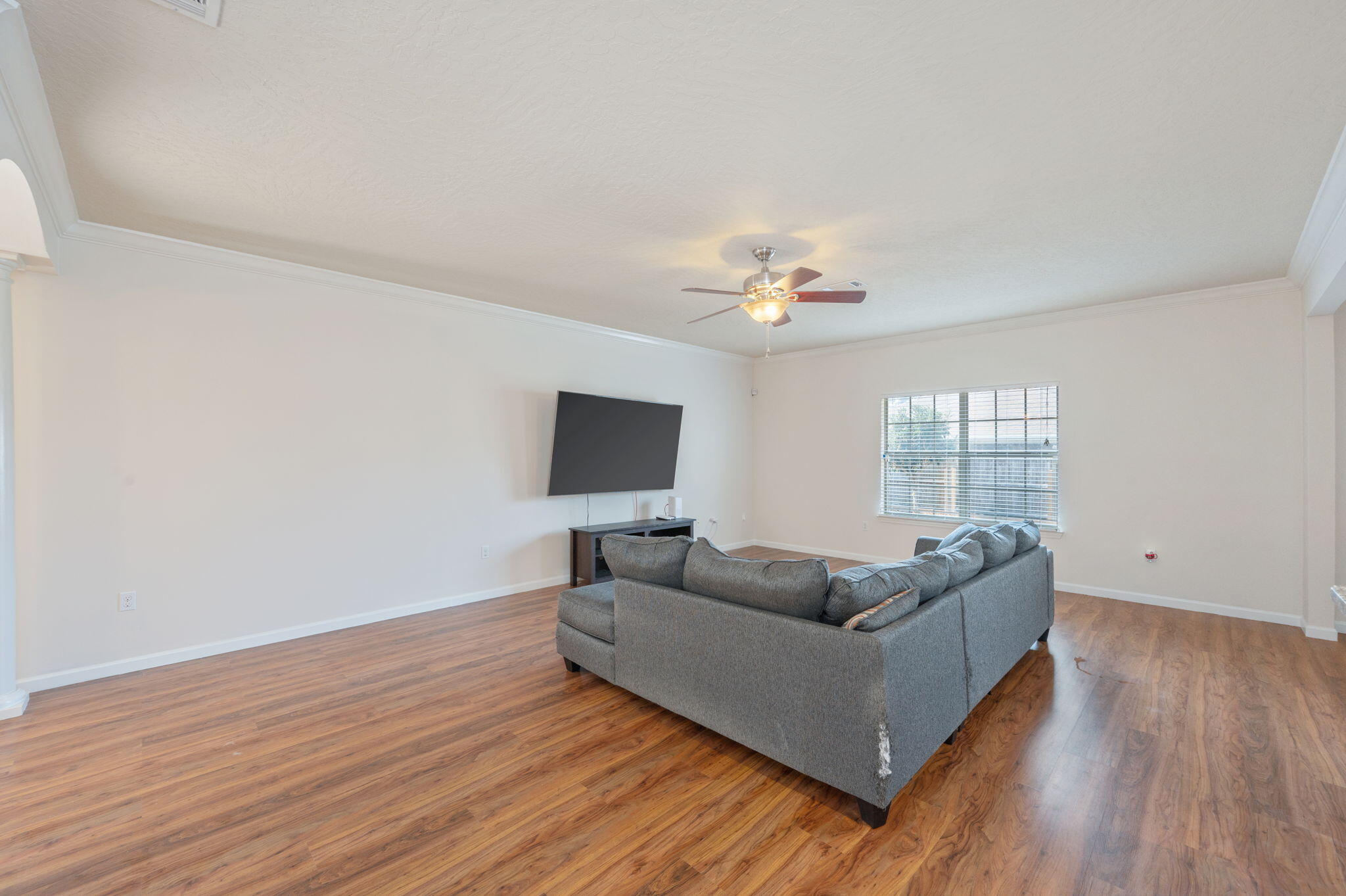 4627 Hermosa Road Crestview, FL 32539 - Photo 11 of 40 a living room with furniture and a flat screen tv
