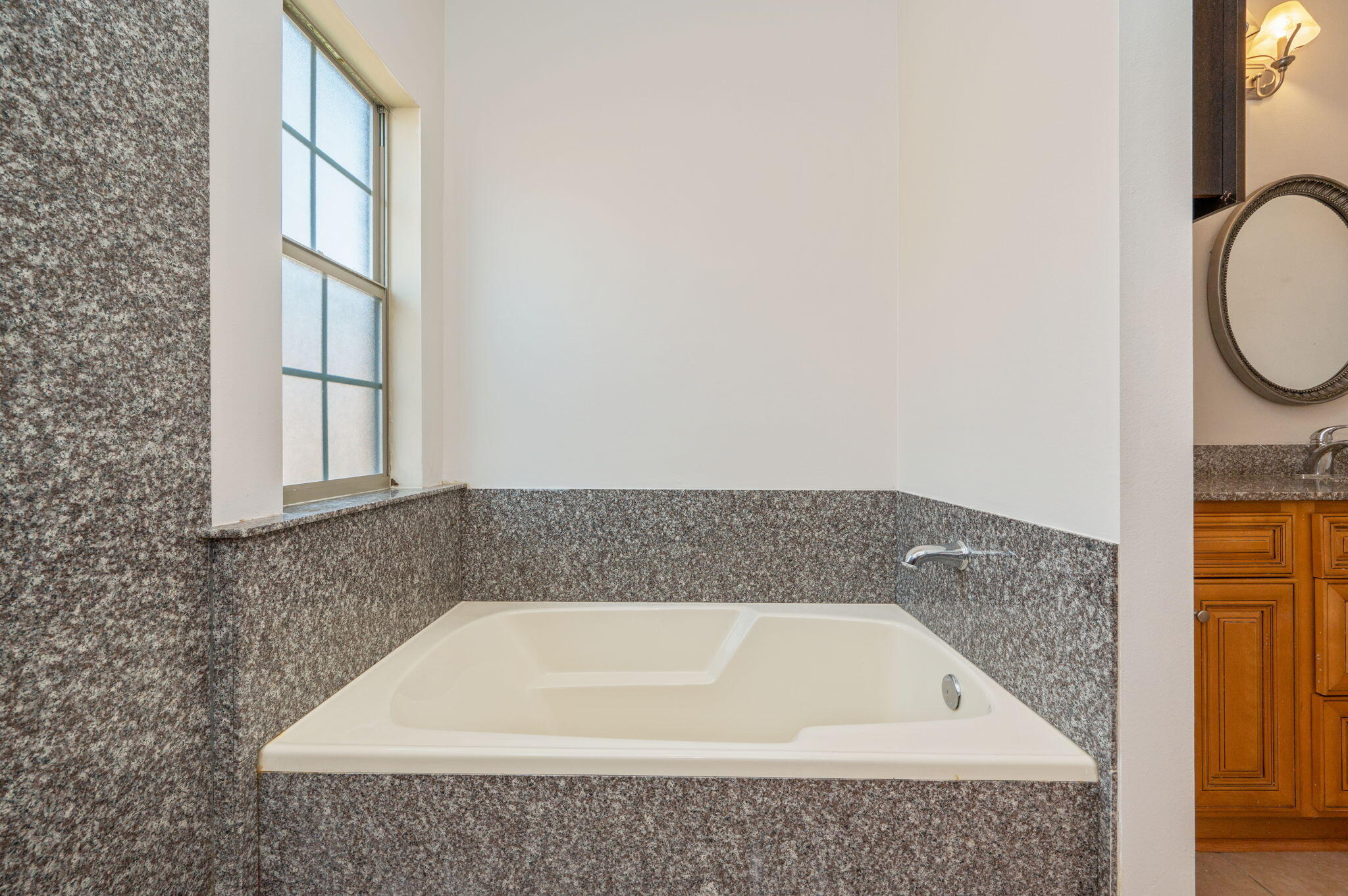 4627 Hermosa Road Crestview, FL 32539 - Photo 22 of 39 MBDR GRANITE ENCLOSED GARDEN TUB