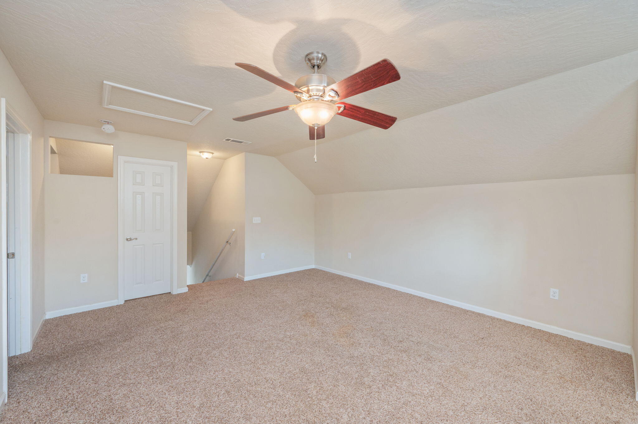 4627 Hermosa Road Crestview, FL 32539 - Photo 30 of 40 2nd LEVEL LIVING AREA