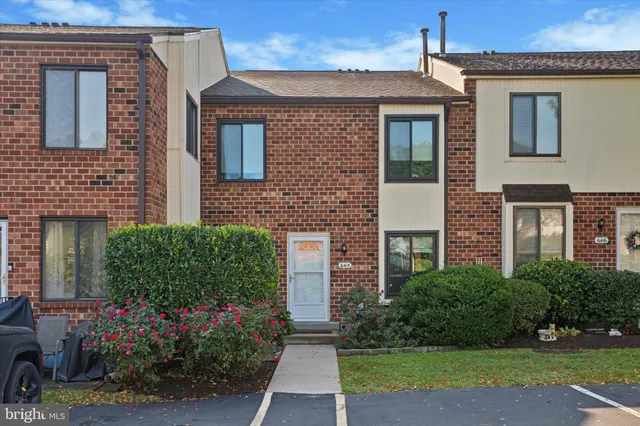 $230,000 | 6415 Hilltop Drive, Unit 69, Brookhaven, PA 19015