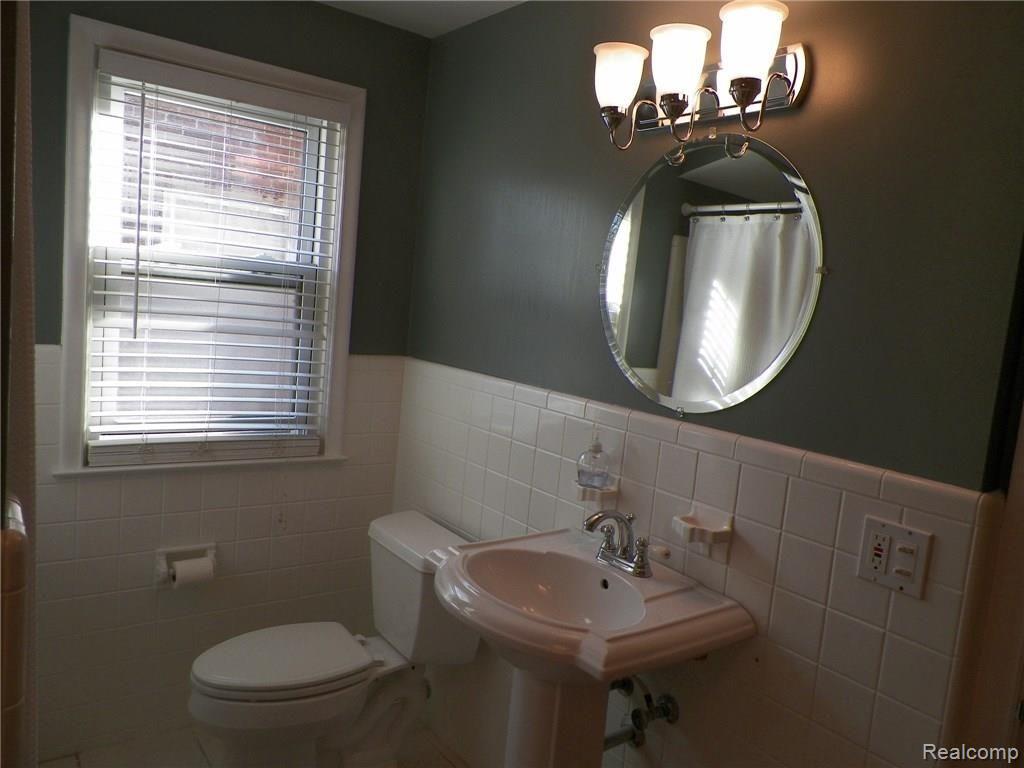 1944 Severn Road Grosse Pointe, MI 48236 - Photo 16 of 25 1944 Severn 046.JPG