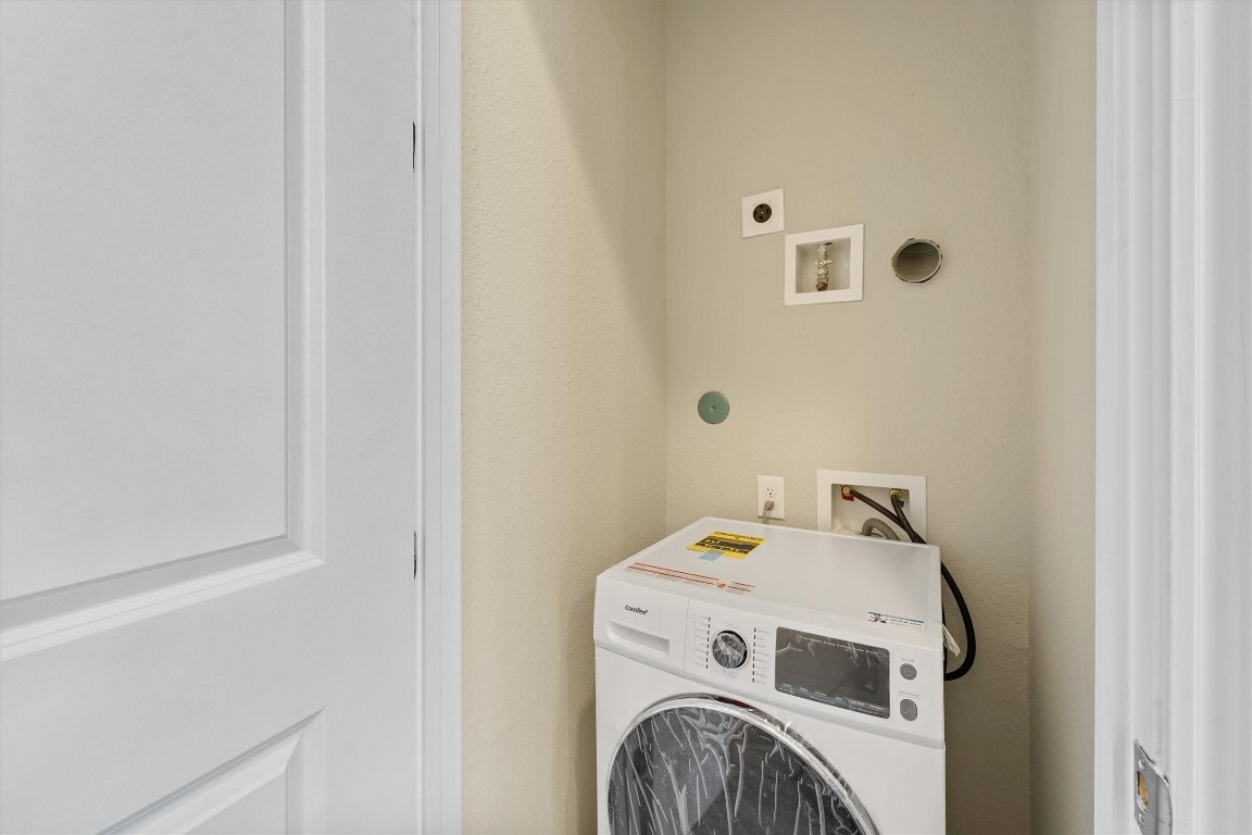 5620 Madison Street Houston, TX 77091 - Photo 17 of 17 a utility room with dryer and washer