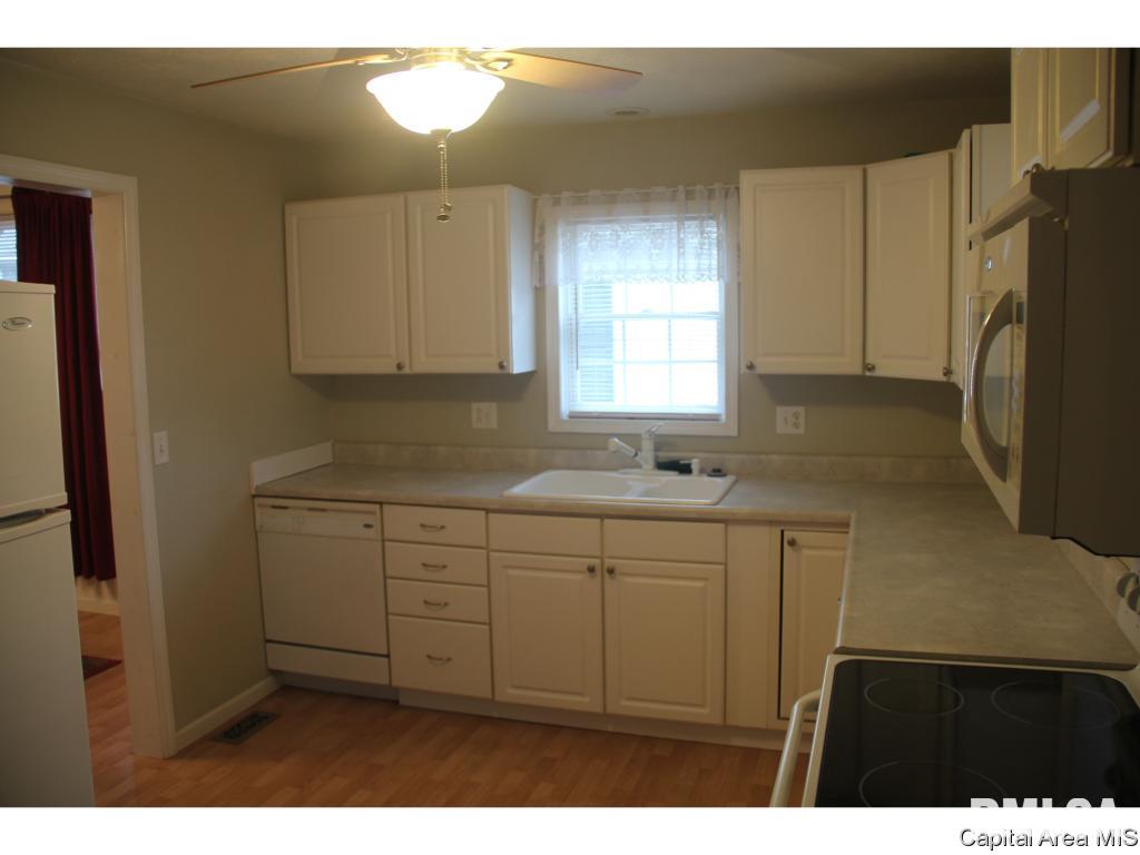 1534 E Keys Springfield, IL 62702 - Photo 8 of 23