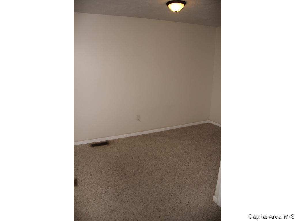 1534 E Keys Springfield, IL 62702 - Photo 10 of 23