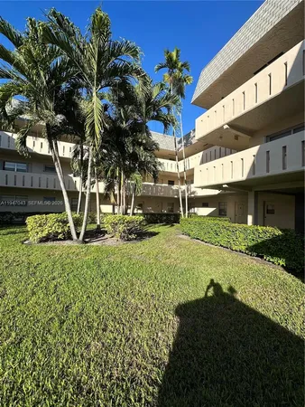 $2,300 | 4100 North 58th Avenue, Unit 211, Hollywood, FL 33021