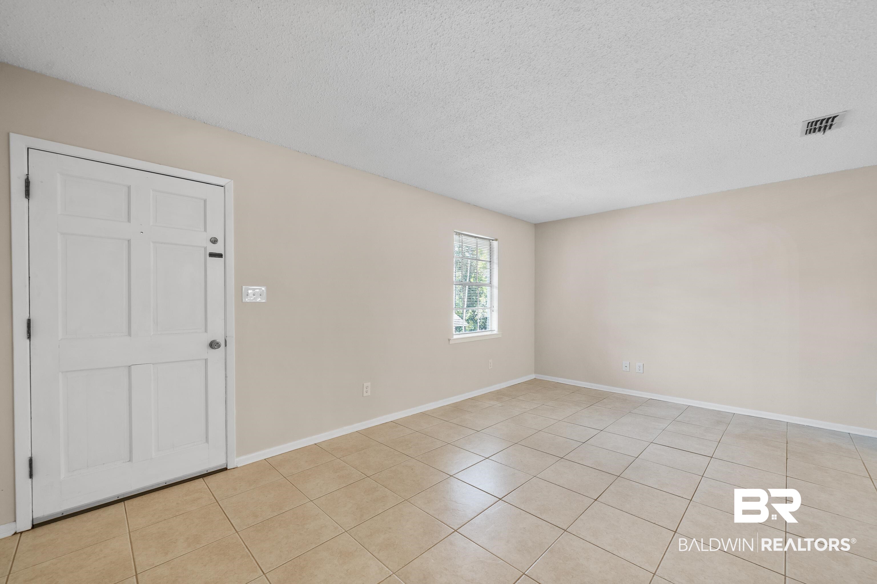 201 Avon Circle East Daphne, AL 36526 - Photo 4 of 23