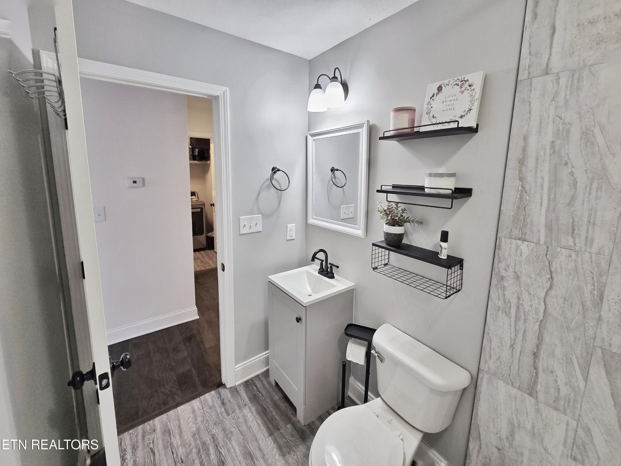 181 Sunset Road Clinton, TN 37716 - Photo 20 of 42 a bathroom with a sink toilet and shower