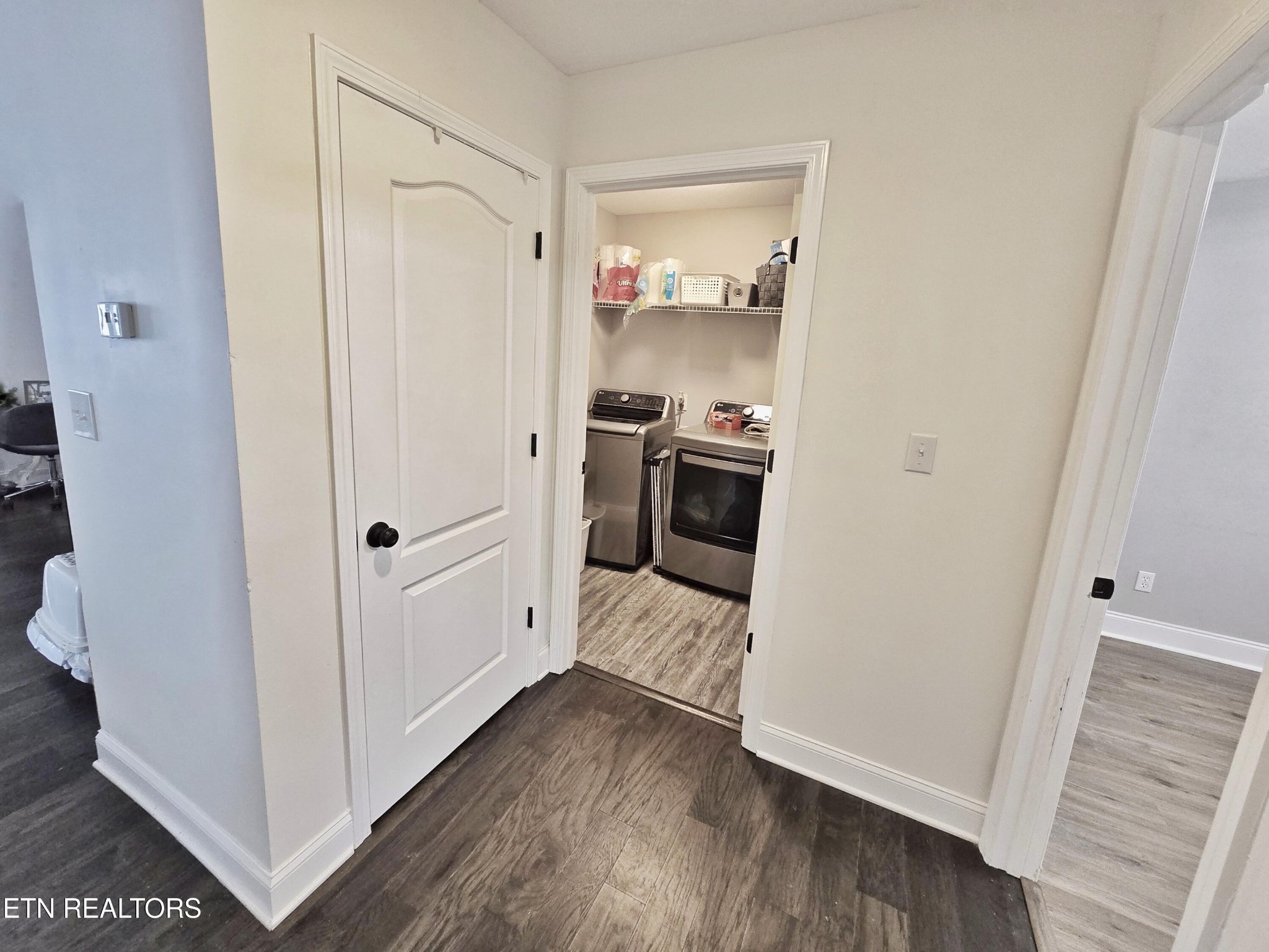 181 Sunset Road Clinton, TN 37716 - Photo 25 of 42 a view of a hallway with wooden floor and closet