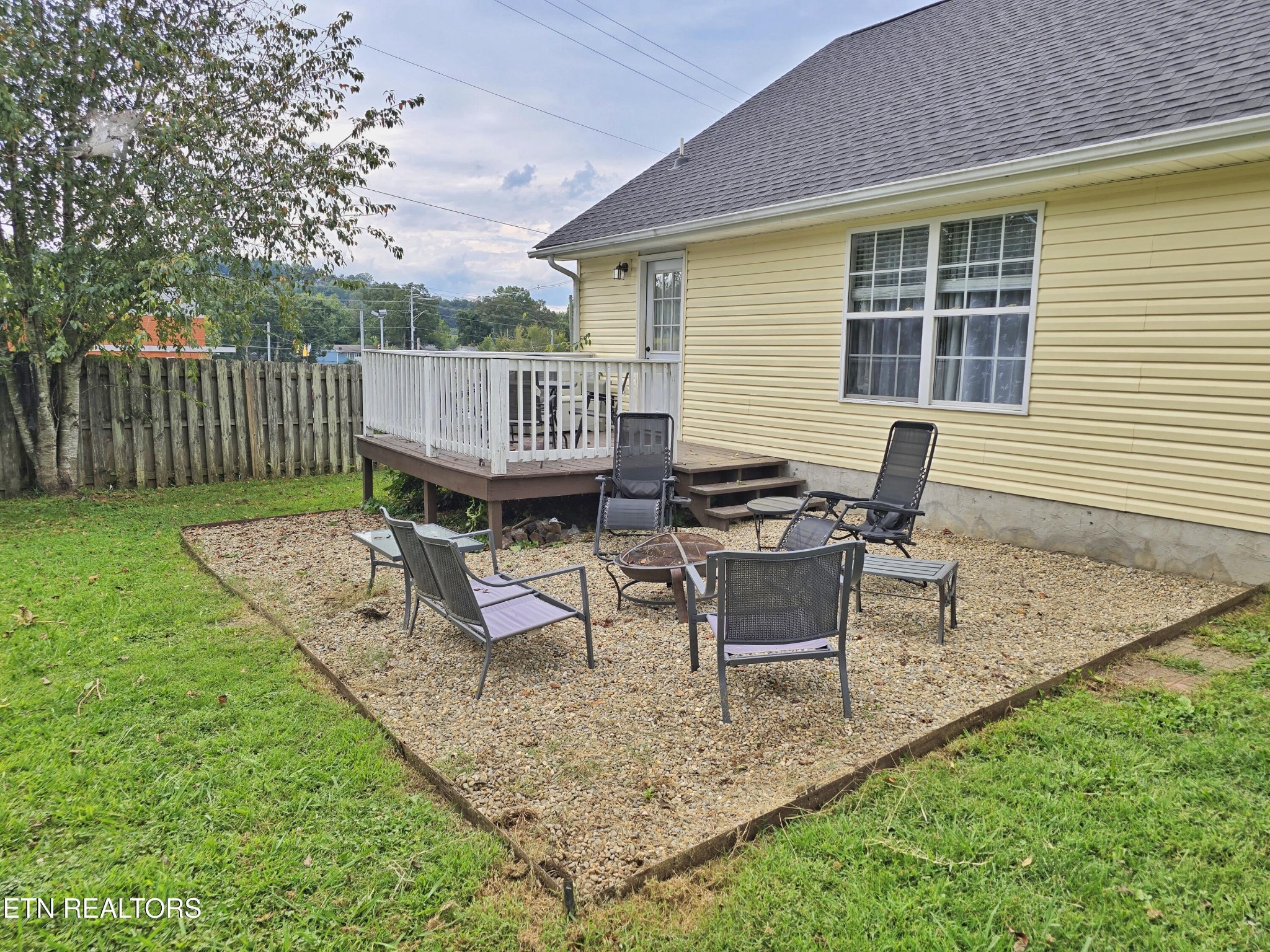 181 Sunset Road Clinton, TN 37716 - Photo 38 of 42 a view of a chairs and table in backyard of the house