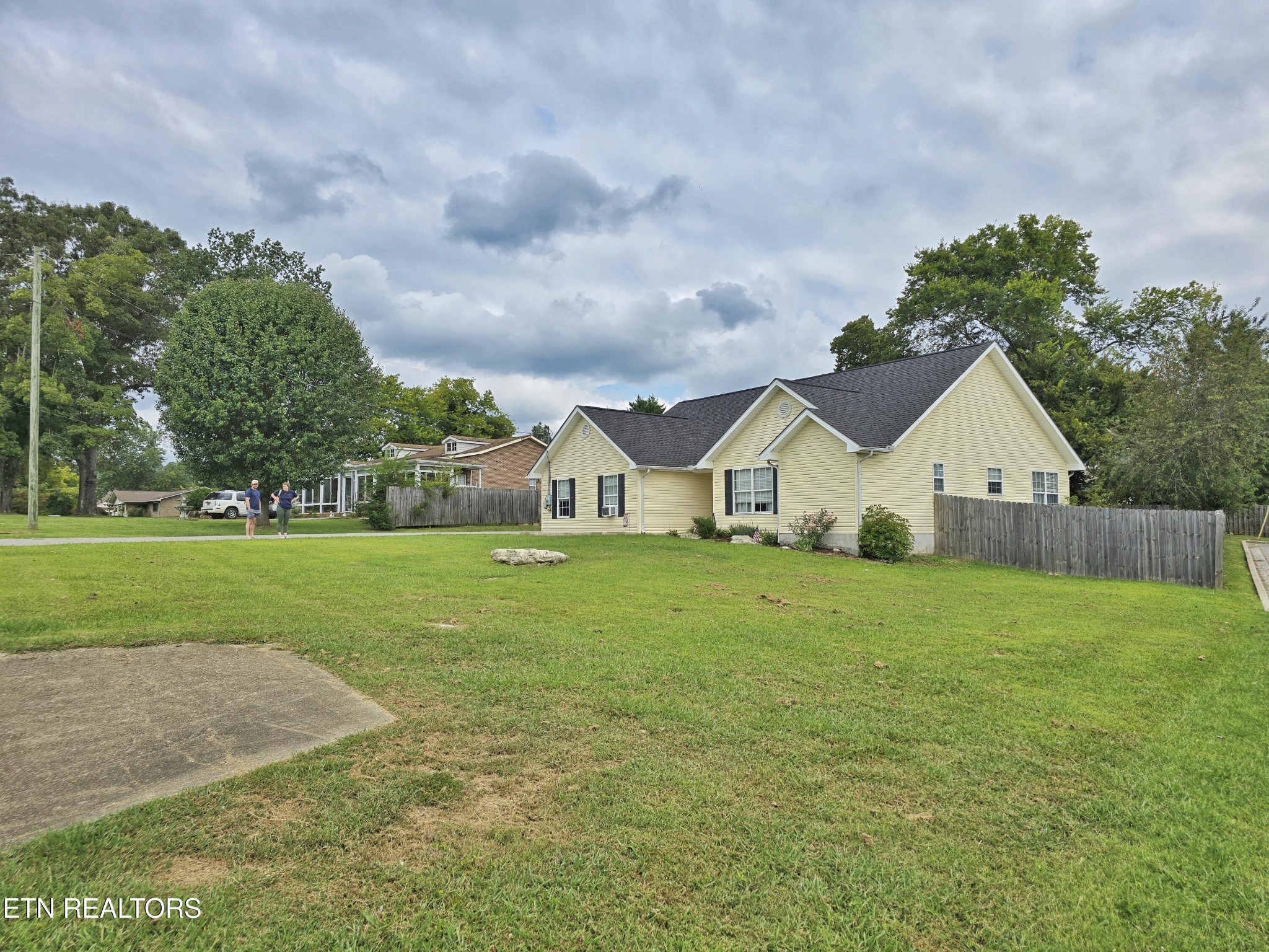181 Sunset Road Clinton, TN 37716 - Photo 41 of 42 a house view with garden space and wooden fence