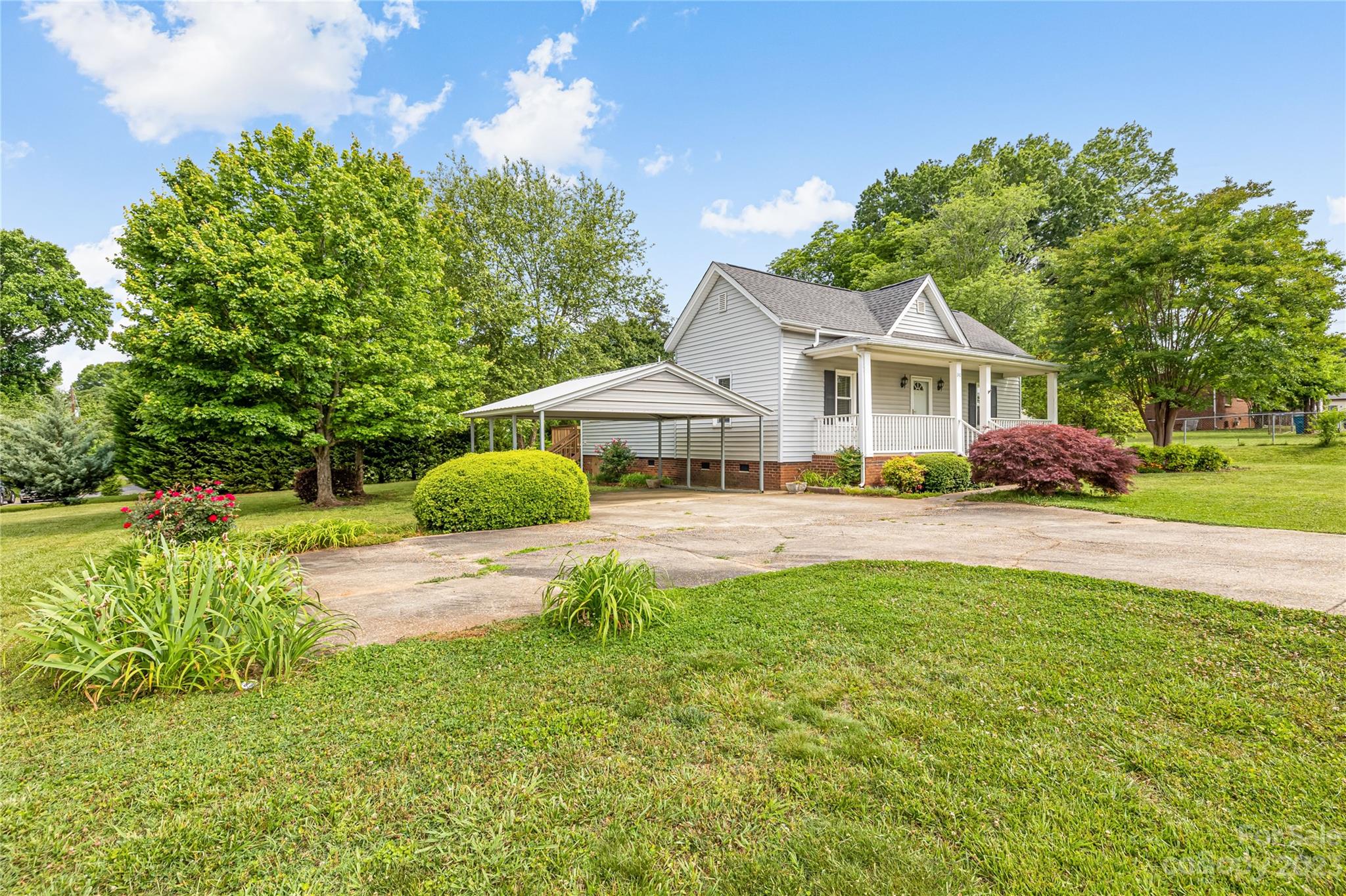 240 Nixon Road Belmont, NC 28012 - Photo 2 of 21 a front view of a house with garden