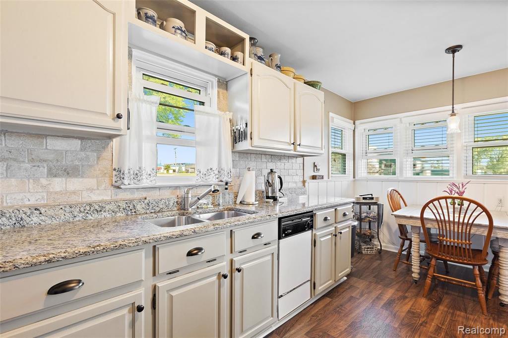 327 West Maple Road Clawson, MI 48017 - Photo 14 of 26