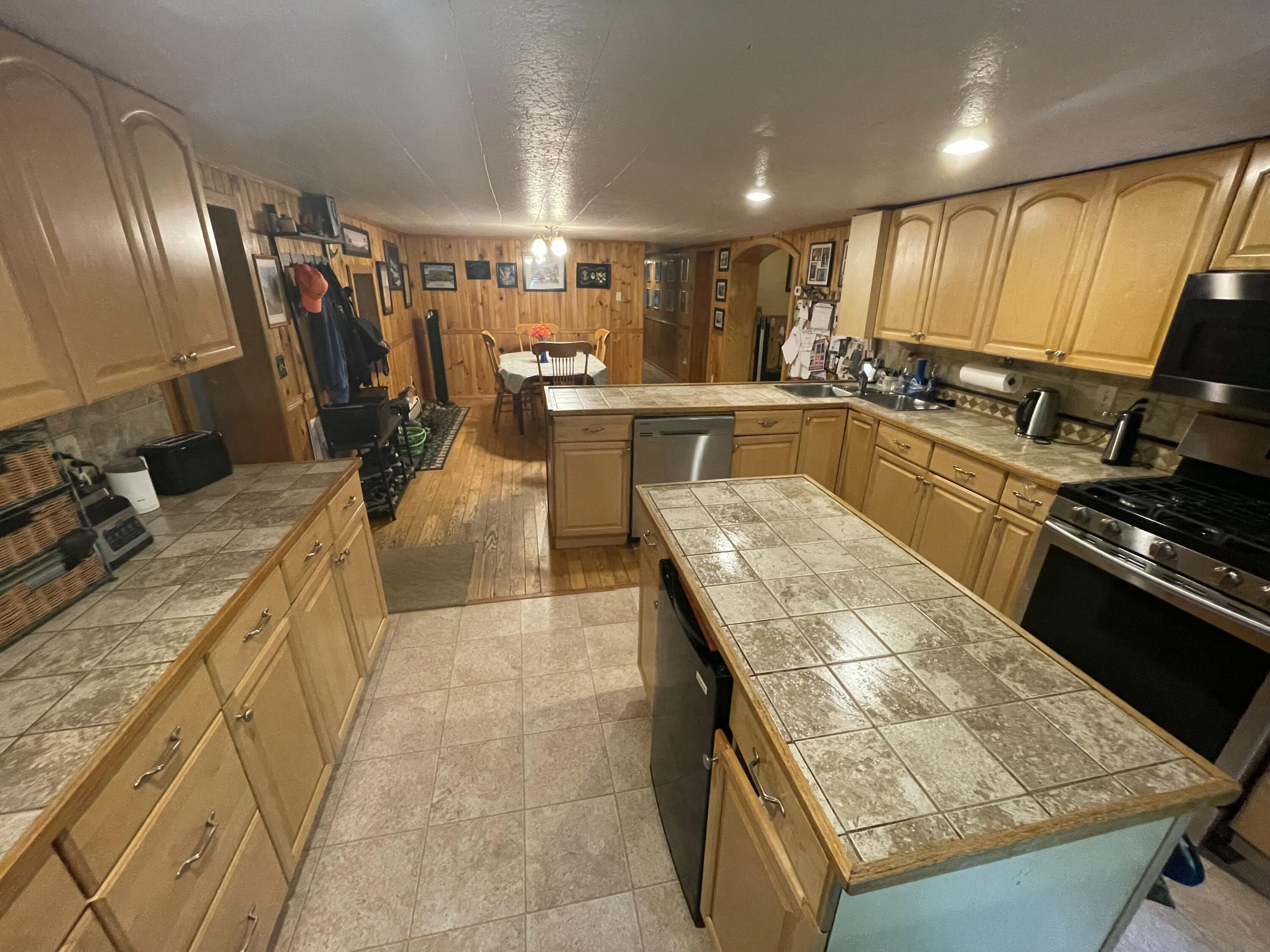 182 Dover Road Charleston, ME 04422 - Photo 2 of 20 1000010012