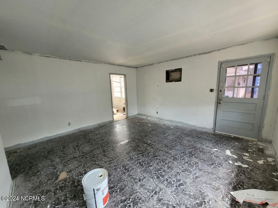 2215 Ivy Road Kinston, NC 28501 - Photo 2 of 13 2