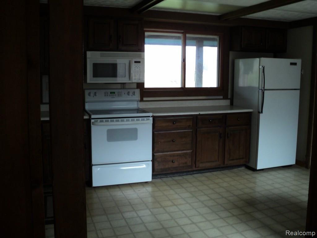 12425 Rattalee Lake Road Davisburg, MI 48350 - Photo 11 of 22 DSC02899.jpg