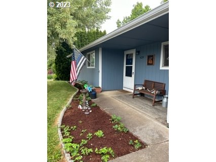 429 Toliver Road Molalla, OR 97038 - Photo 1 of 21 a front view of a house with garden