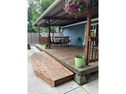 429 Toliver Road Molalla, OR 97038 - Photo 13 of 21 a room with painting on the wall and a potted plant