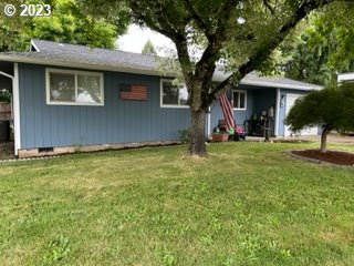 429 Toliver Road Molalla, OR 97038 - Photo 4 of 21 a view of a house with backyard and trees
