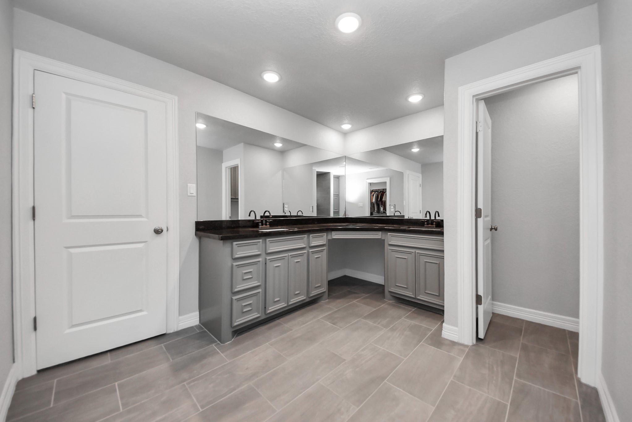 1023 South Anderson Street Angleton, TX 77515 - Photo 21 of 24 Primary Bathroom