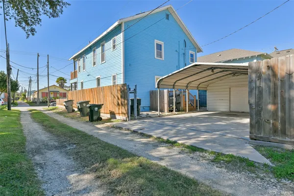 $1,750 | 1712 19th Street, Unit 2, Galveston, TX 77550