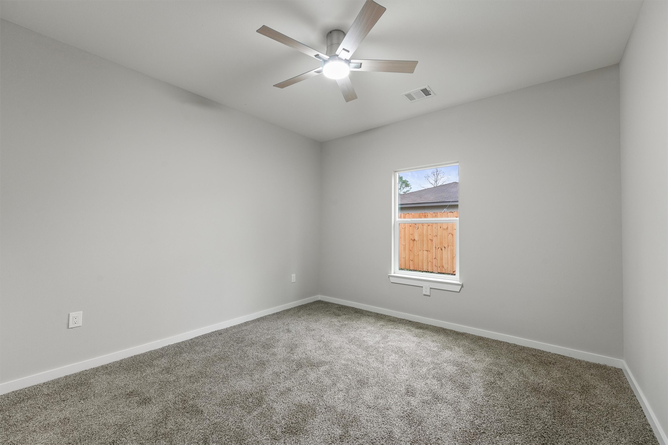 1208 Richard Avenue Pasadena, TX 77506 - Photo 19 of 27 an empty room with a window and a ceiling fan