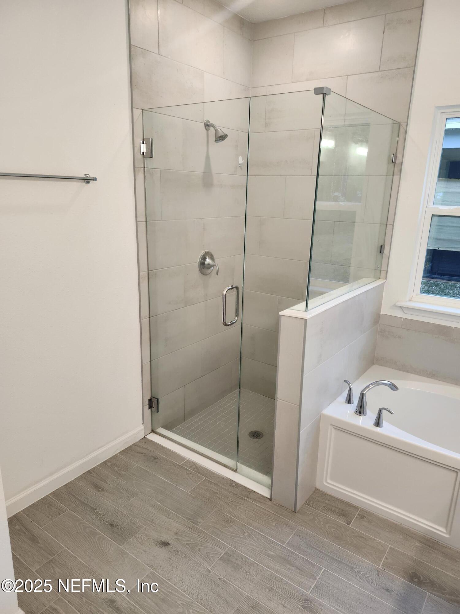 607 Lake Sinclair Street St. Augustine, FL 32084 - Photo 11 of 19 a bathroom with a bathtub and a shower