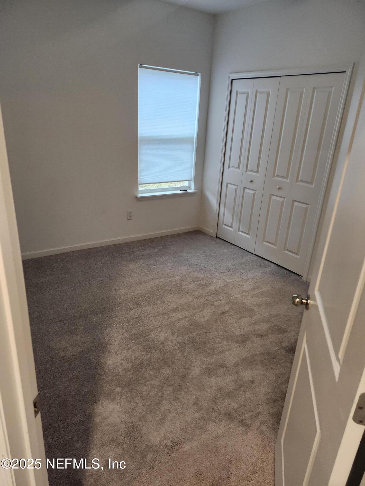 607 Lake Sinclair Street St. Augustine, FL 32084 - Photo 4 of 19 an empty room with windows