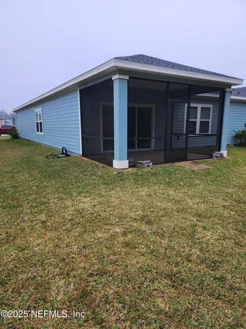 a view of a house with yard