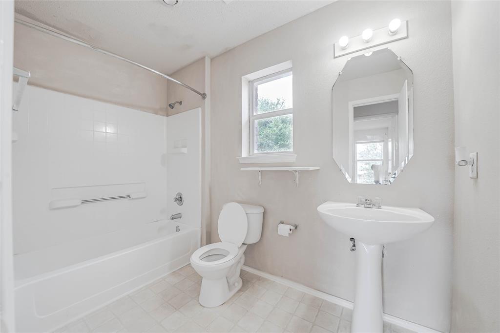 7012 Sorcey Road Dallas, TX 75249 - Photo 5 of 11