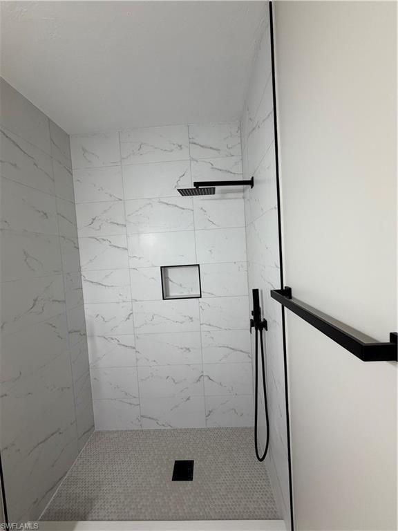 4281 22nd Avenue Southwest, Unit 80 Naples, FL 34116 - Photo 16 of 20 a bathroom with a shower