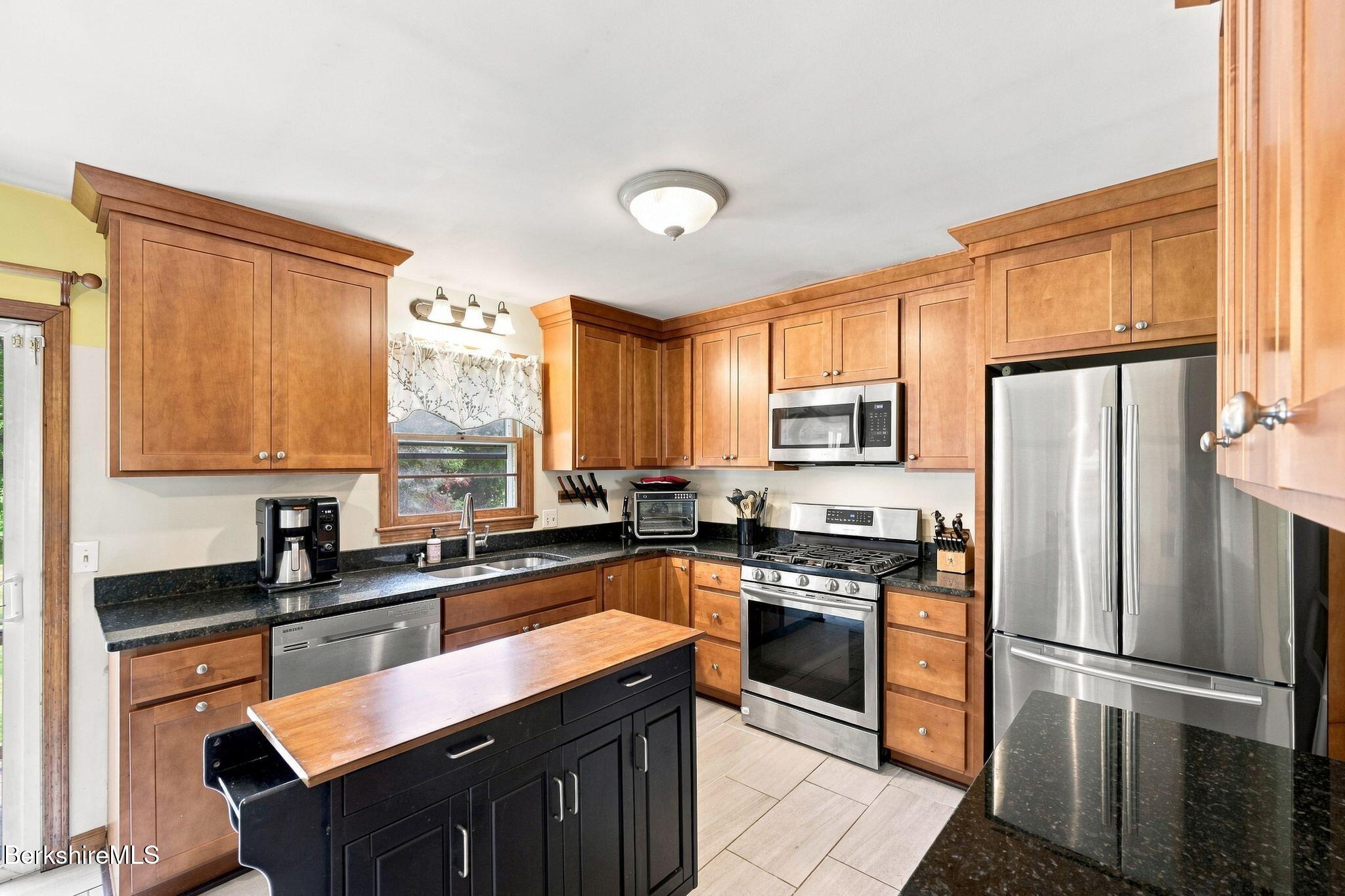 136 Cadwell Road Pittsfield, MA 01201 - Photo 17 of 49 136_Cadwell_Rd_050