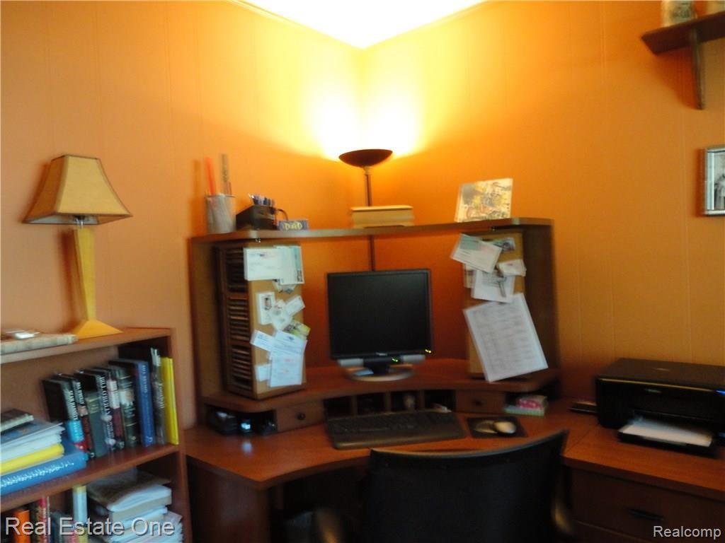 32305 Baintree Road Farmington Hills, MI 48334 - Photo 38 of 53