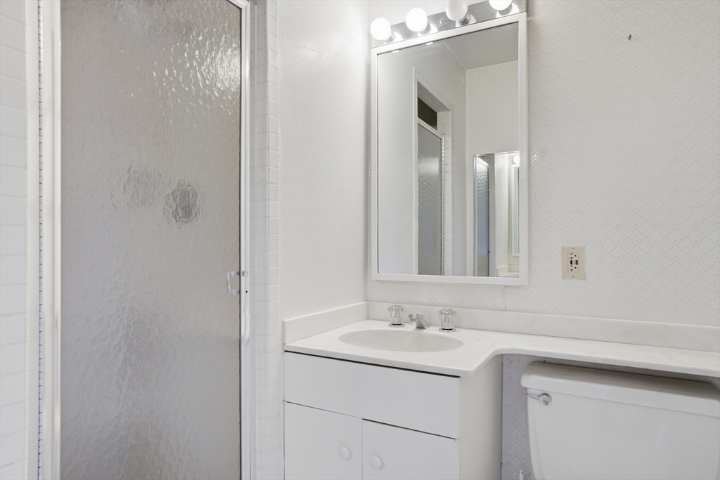 180 Beacon Street, Unit 8DE Boston, MA 02116 - Photo 18 of 31