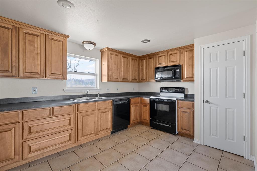 310 3rd Street Abbott, TX 76621 - Photo 5 of 23