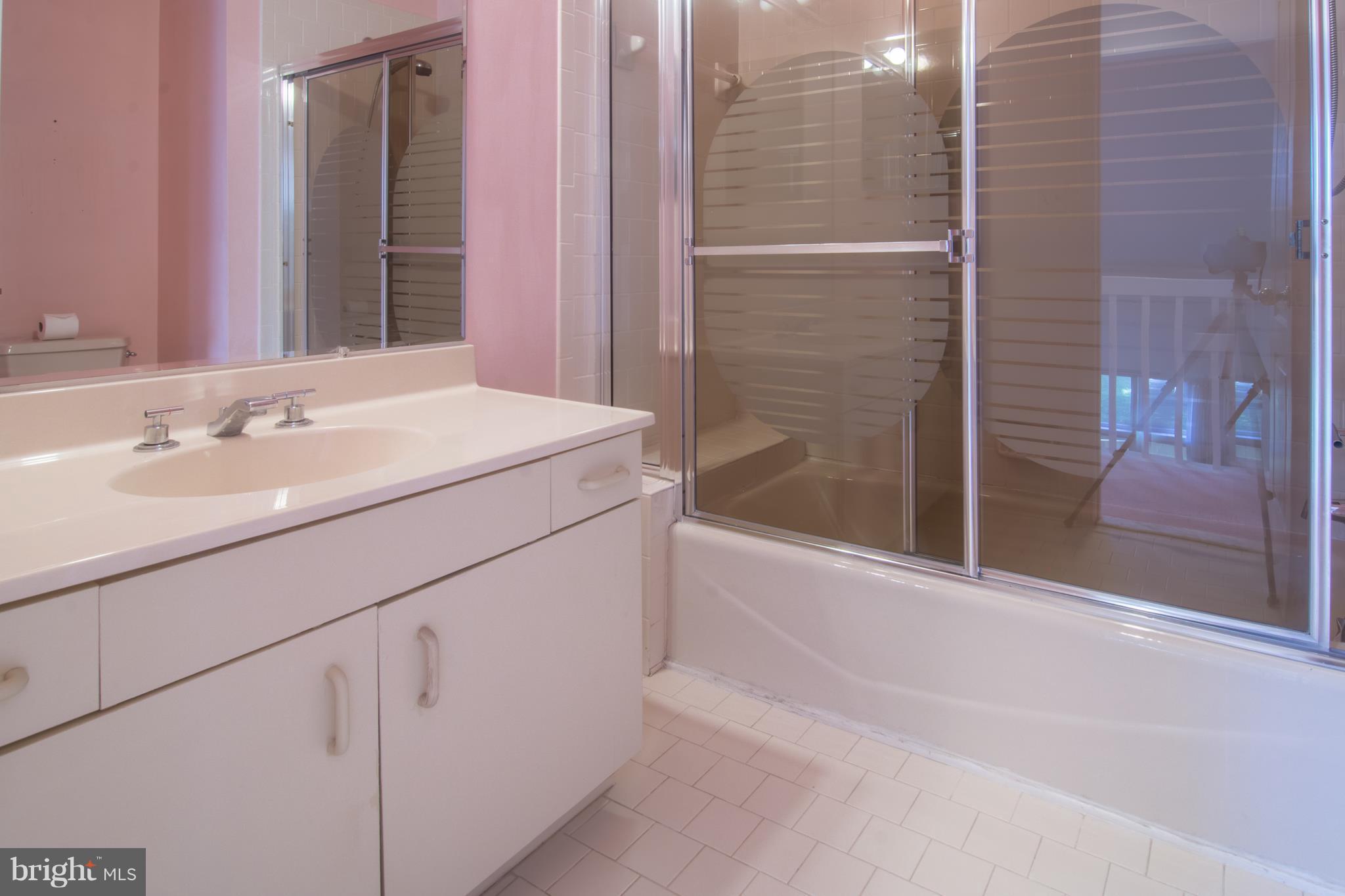 6911 Diana Road Baltimore, MD 21209 - Photo 20 of 30 Bath