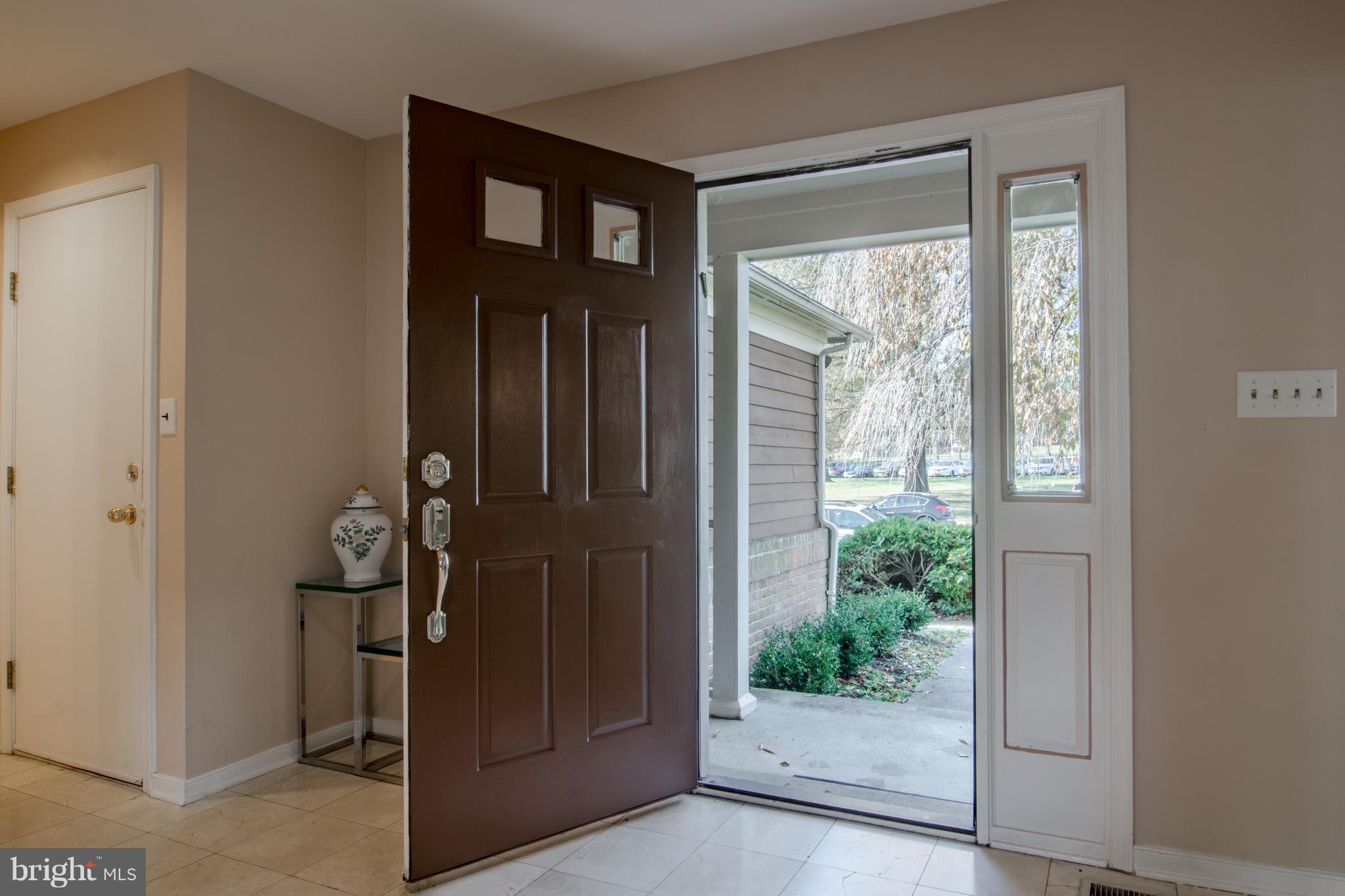 6911 Diana Road Baltimore, MD 21209 - Photo 3 of 30 Entrance