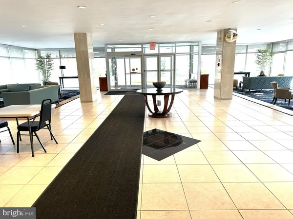 $1,950 | 10401 Grosvenor Place, Unit 1414, Rockville, MD 20852