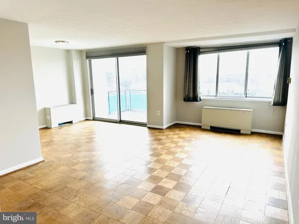 $1,950 | 10401 Grosvenor Place, Unit 1414, Rockville, MD 20852