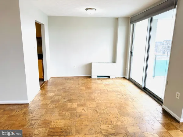 $1,950 | 10401 Grosvenor Place, Unit 1414, Rockville, MD 20852