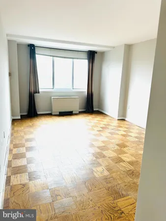 $1,950 | 10401 Grosvenor Place, Unit 1414, Rockville, MD 20852