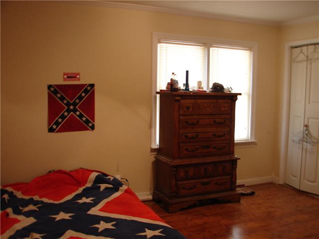 898 Mt Vernon Road Bethpage, TN 37022 - Photo 4 of 9 Master bedroom