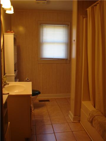 898 Mt Vernon Road Bethpage, TN 37022 - Photo 7 of 9 Bath