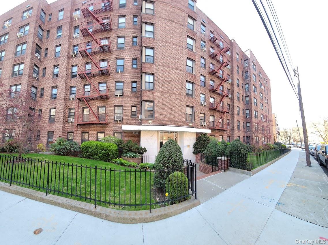 141-60 84th Road, Unit 4H Queens, NY 11435 - Photo 1 of 16 Gallery Image 1
